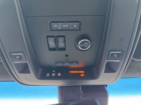 Used 2019 Cadillac Escalade ESV Platinum image 36