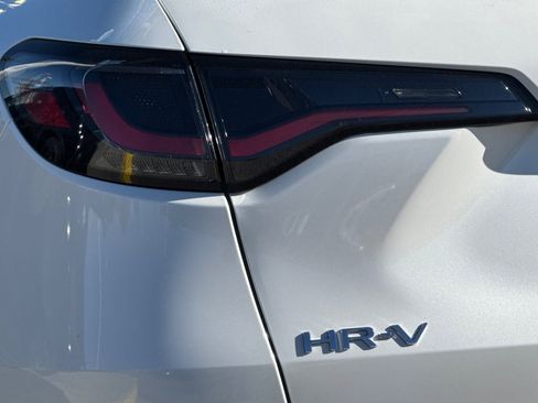 Used 2023 Honda HR-V LX image 13