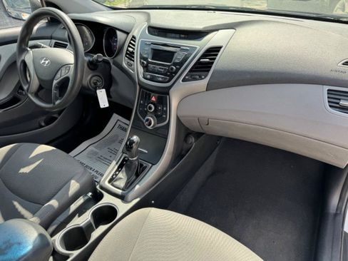 Used 2016 Hyundai Elantra SE image 15