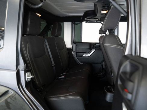 Used 2014 Jeep Wrangler Unlimited Rubicon w/ Connectivity Group AWD/4WD image 10