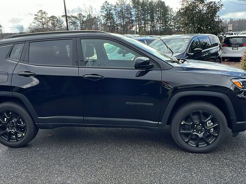 New 2026 Jeep Compass Latitude image 7