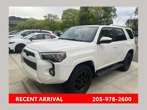 Used 2017 Toyota 4Runner SR5 AWD/4WD image 1