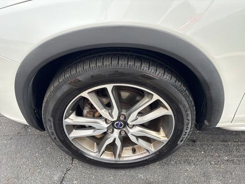 Used 2015 Volvo V60 T5 Cross Country w/ Climate Package image 8