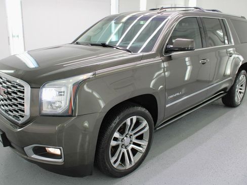 Used 2019 GMC Yukon XL Denali w/ Denali Ultimate Package AWD/4WD image 5