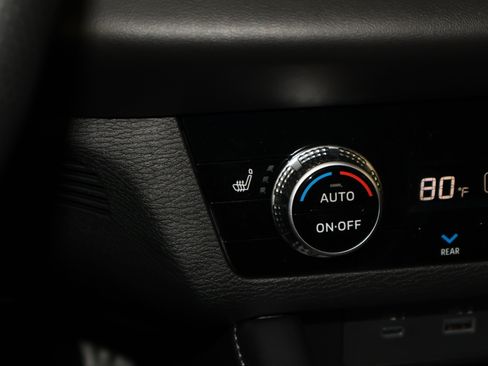 Used 2024 Mitsubishi Outlander SEL image 29