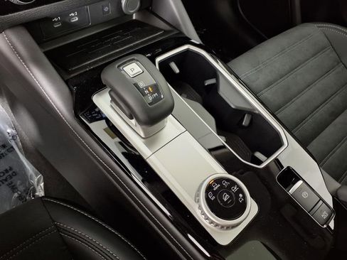 New 2025 Mitsubishi Outlander SE image 19