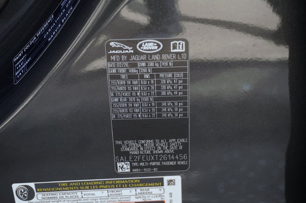 Used 2026 Land Rover Defender 130 X-Dynamic SE AWD/4WD image 33