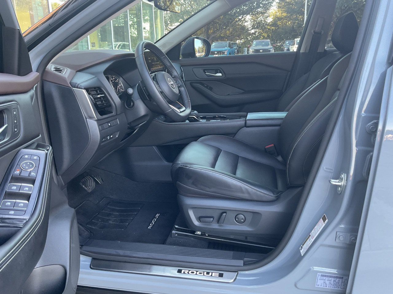 Used 2023 Nissan Rogue SL w/ SL Premium Package FWD image 7