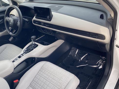 Certified 2025 Honda HR-V LX image 10