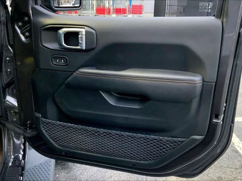 Used 2021 Jeep Wrangler Unlimited Sahara image 21