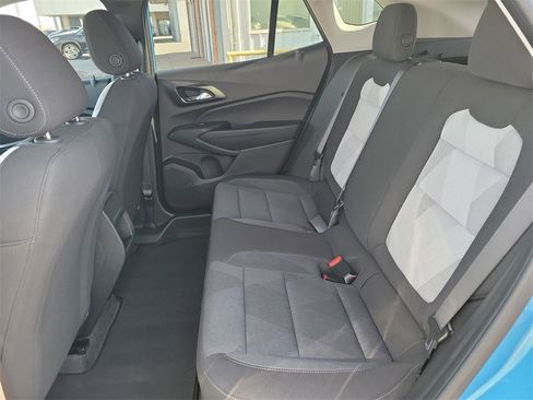 Used 2025 Chevrolet Trax LS w/ LS Convenience Package image 12