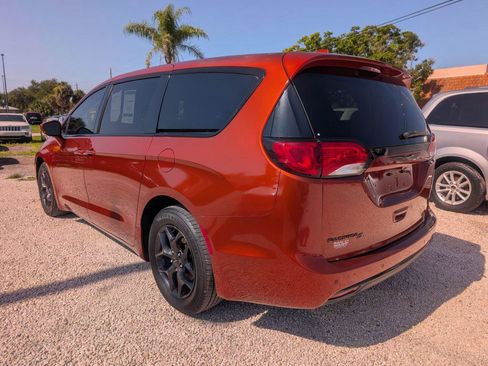 Used 2018 Chrysler Pacifica Touring Plus w/ S Appearance Package FWD image 7