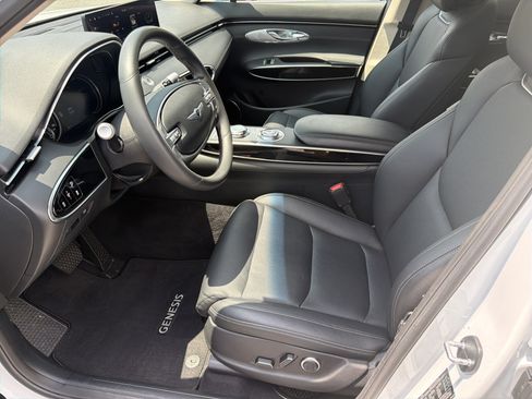 Used 2025 Genesis GV70 2.5T AWD/4WD image 19