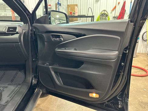Used 2023 Honda Ridgeline Black Edition image 38