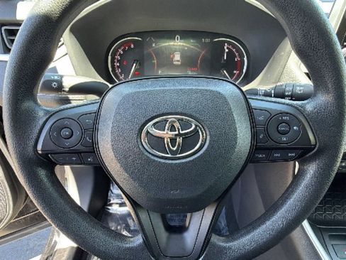 Used 2025 Toyota RAV4 XLE AWD/4WD image 18