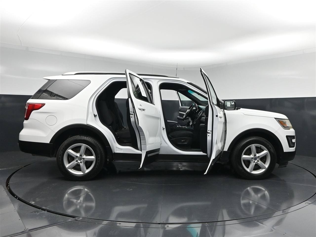 Used 2016 Ford Explorer XLT AWD/4WD image 31