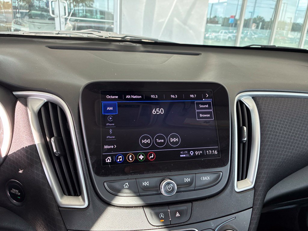 Used 2022 Chevrolet Malibu LT FWD image 27