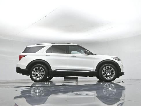 Used 2025 Ford Explorer Platinum RWD image 53