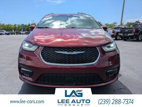 Used 2021 Chrysler Pacifica Touring-L FWD image 7
