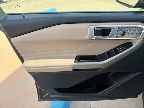Used 2023 Ford Explorer Limited image 6