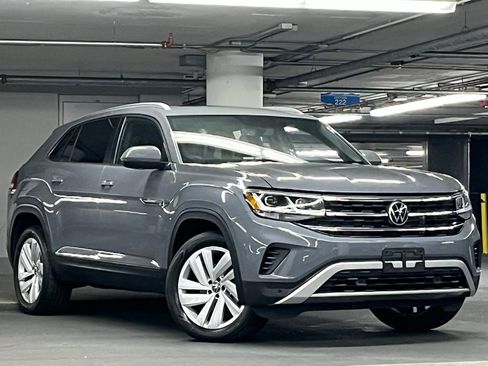 Certified 2022 Volkswagen Atlas Cross Sport SE image 2