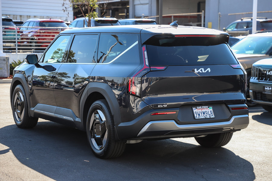 Used 2026 Kia EV9 Light RWD image 8