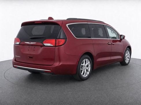 Used 2018 Chrysler Pacifica Touring Plus w/ Tire & Wheel Group FWD image 4