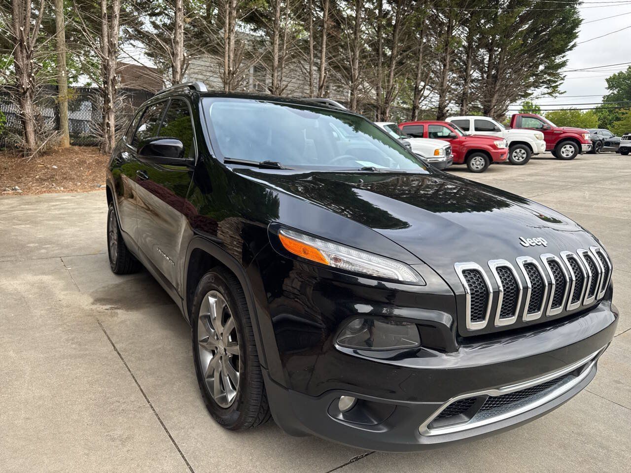Used 2018 Jeep Cherokee Limited FWD image 5