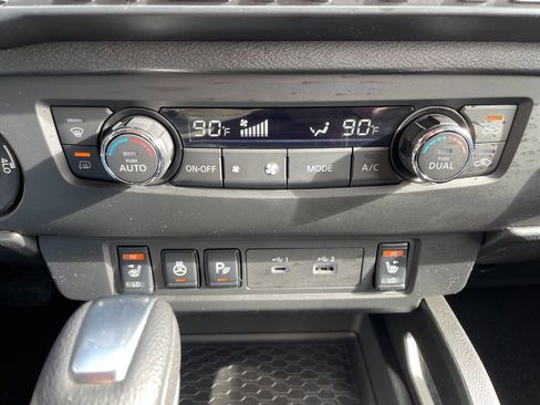 Used 2025 Nissan Frontier SV w/ SV Convenience Package image 21