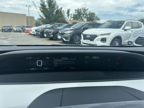 Used 2021 Toyota Prius Limited w/ Premium Convenience Package FWD image 29