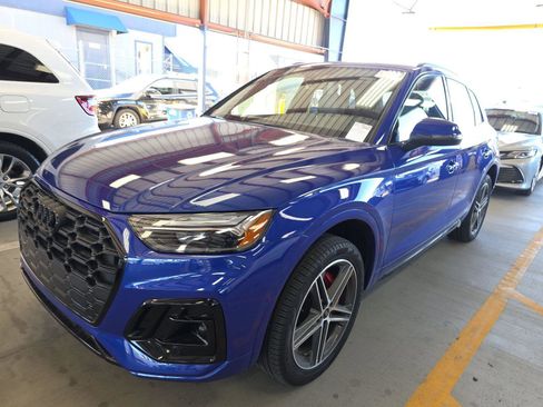 Used 2024 Audi Q5 e Premium Plus w/ Premium Plus Package image 3