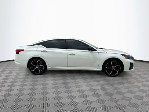 Used 2024 Nissan Altima 2.5 SR FWD image 4