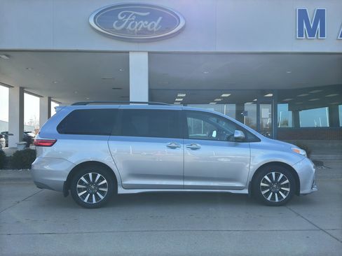 Used 2018 Toyota Sienna XLE Premium image 7