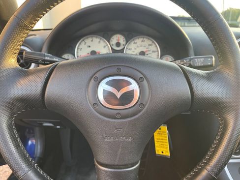 Used 2004 MAZDA MX-5 Miata w/ Convenience Pkg RWD image 11
