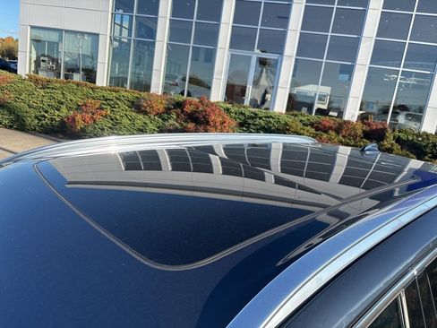 Certified 2022 Volvo XC90 T8 Inscription Expression w/ Climate Package image 6