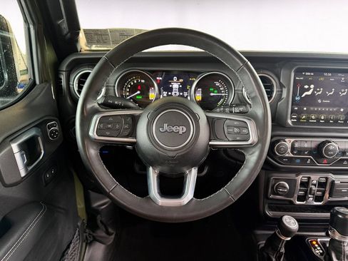Used 2023 Jeep Wrangler Unlimited Sahara w/ Cold Weather Group AWD/4WD image 7