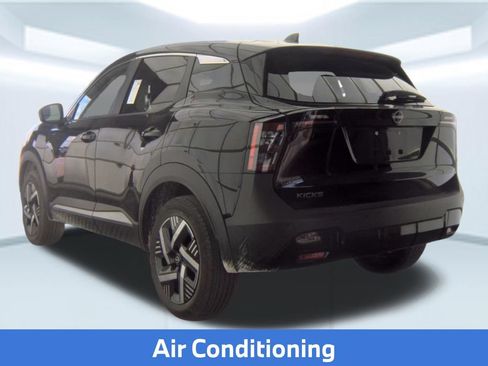 Used 2025 Nissan Kicks SV FWD image 4