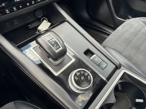 Used 2024 Mitsubishi Outlander SE Black Edition FWD image 23