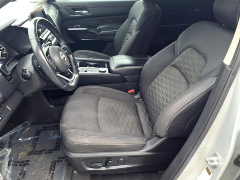 Used 2022 Nissan Pathfinder SV image 5