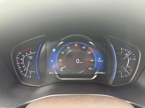 Used 2019 Hyundai Santa Fe FWD image 2