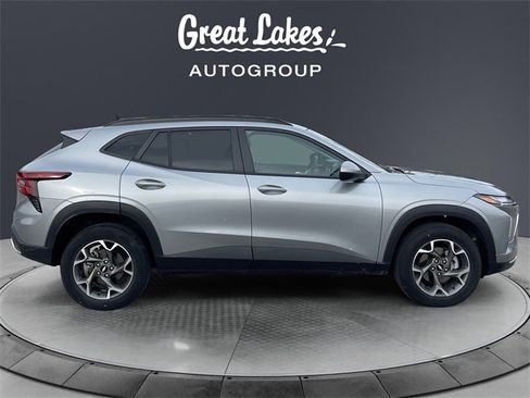 Used 2024 Chevrolet Trax LT w/ Driver Confidence Package image 6