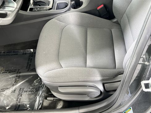 Used 2022 Hyundai Ioniq SE image 18