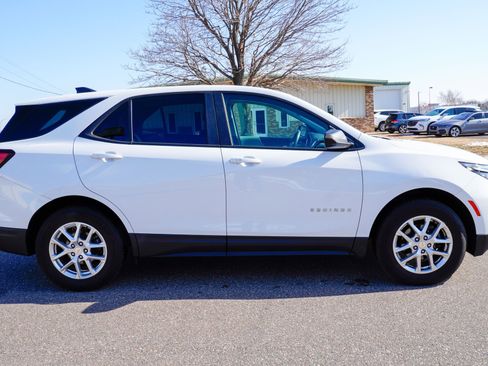 Used 2023 Chevrolet Equinox LS w/ LS Convenience Package image 2
