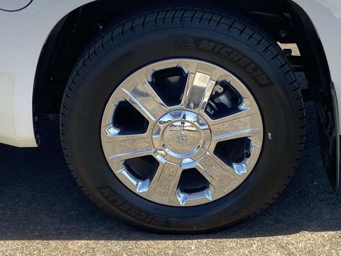 Used 2018 Toyota Tundra SR5 w/ SR5 Upgrade Package RWD image 26