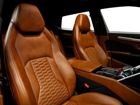 Used 2019 Lamborghini Urus AWD/4WD image 32