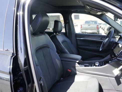 New 2026 Jeep Grand Cherokee Altitude AWD/4WD image 23