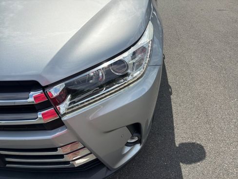 Used 2019 Toyota Highlander Limited Platinum AWD/4WD image 26