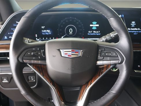 Used 2021 Cadillac Escalade Premium Luxury RWD image 19