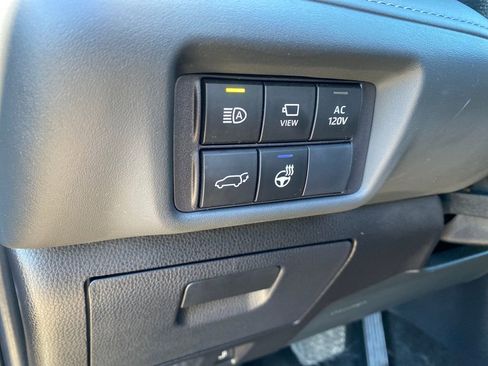 Used 2024 Toyota Highlander Platinum image 37