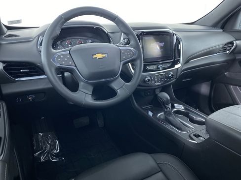 Certified 2023 Chevrolet Traverse LT image 2
